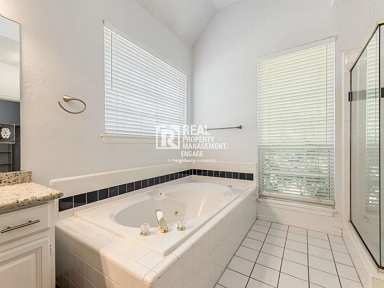 8817 Pocono Dr — Photo 31