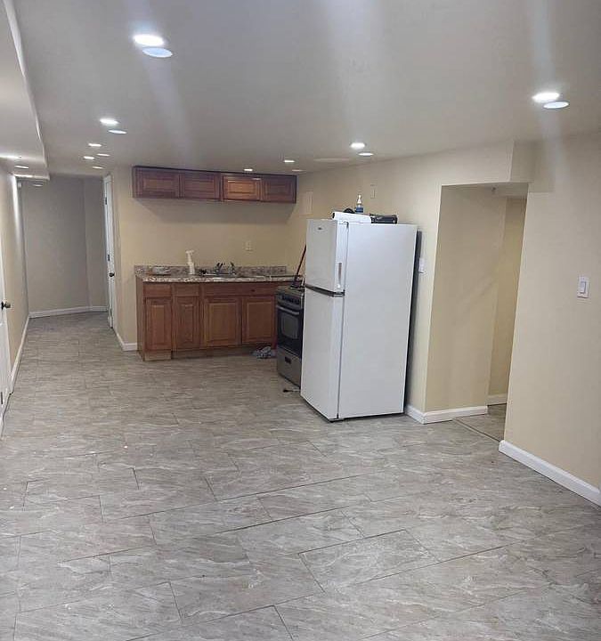 1st image of 915 Lynn Dr