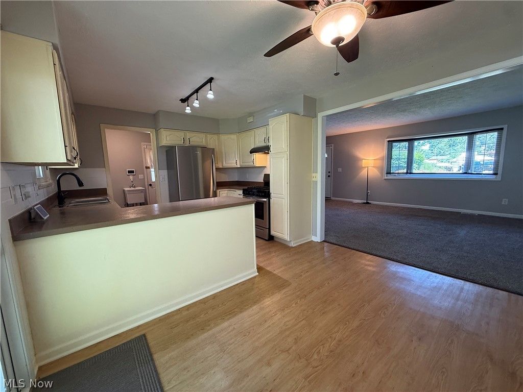 7682 Pinehurst Dr, Mentor, OH - View 4