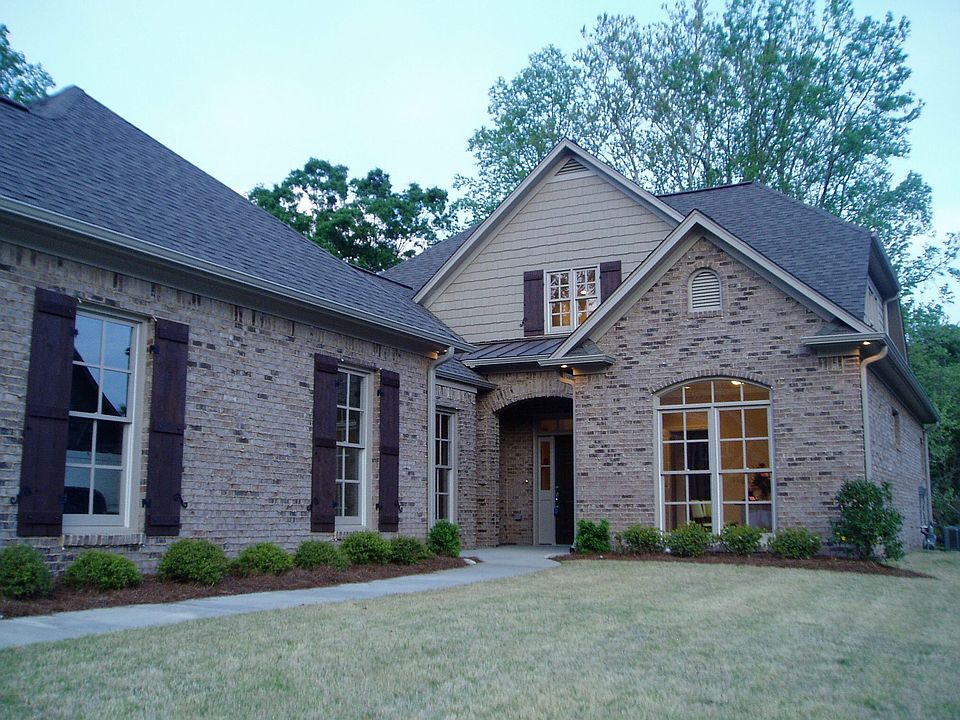 Charming cottage with 4 sides brick for low maintenance