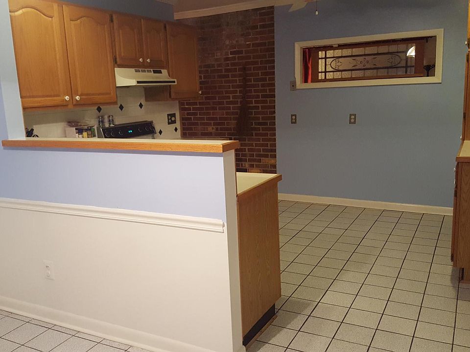 1st image of 1353 Oakshire Ct