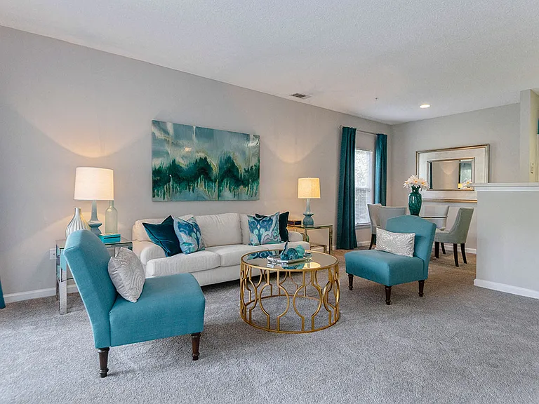 Choose from our Classic or Newly Renovated Apartments
