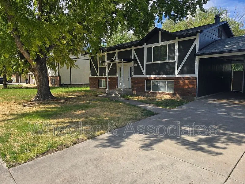 4 bed, 2.0 bath, 1700 sqft, $1,995 — Photo 2