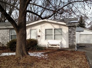 704 W 8th St, Johnston City, IL 62951