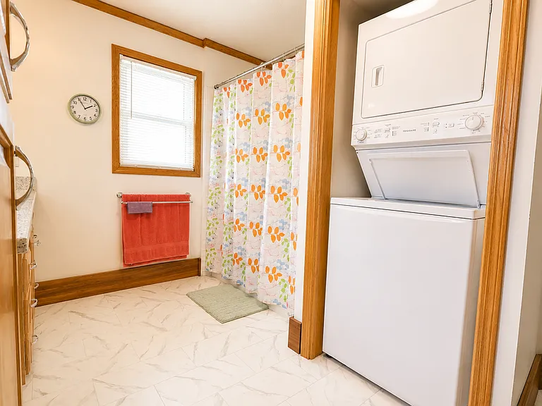 215 Marion St — Photo 13
