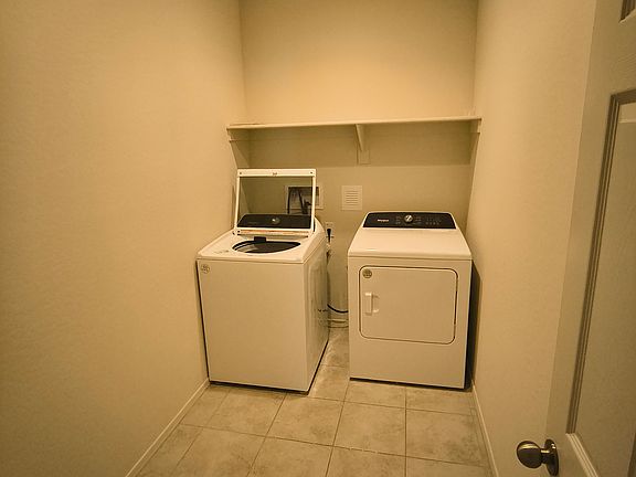 4th image of 43756 W Juniper Ave