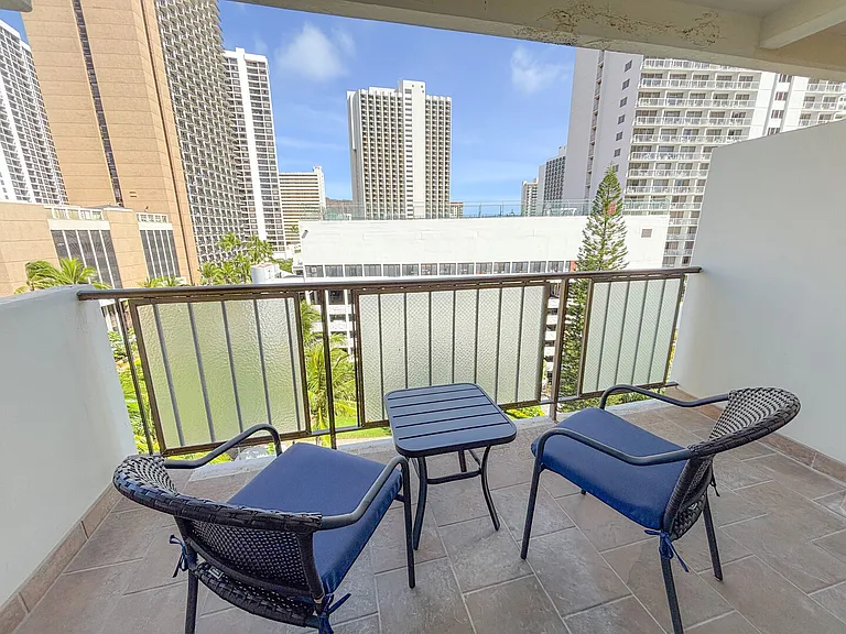 Kuhio Ave — Photo 28
