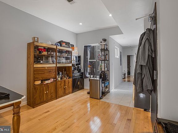 5th image of 657 N 12th St