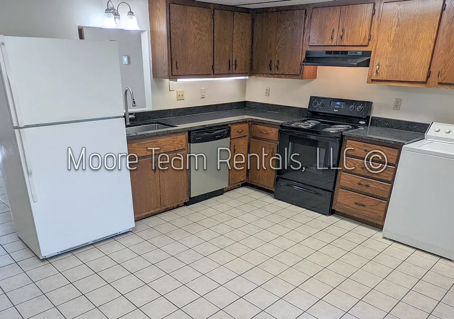 Paradise Ave Apts — Photo 4
