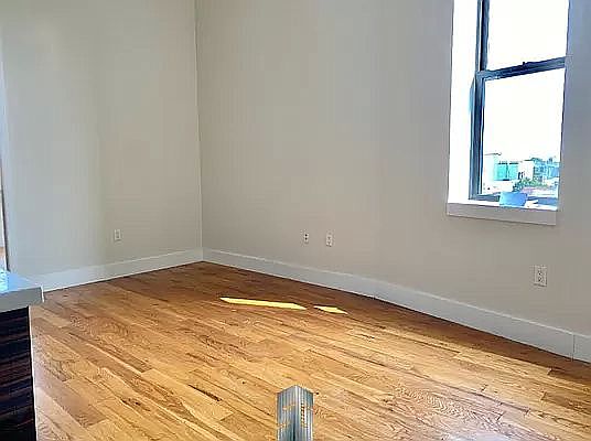 3rd image of 492 Kosciuszko St #4L