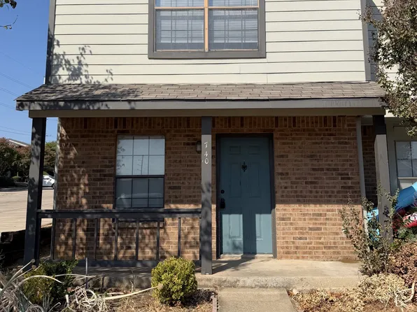 740 W Collins St, Denton, TX 76201