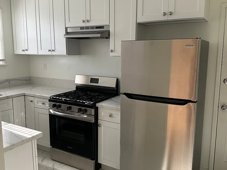 231 W Olive St #13 — Photo 6