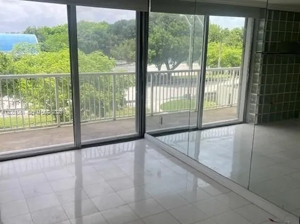 150 SE 25th Rd, Miami, FL