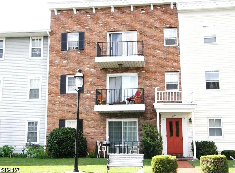 2 bed, $2,000 — Photo 1