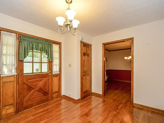 3rd image of 225 Country Place Dr