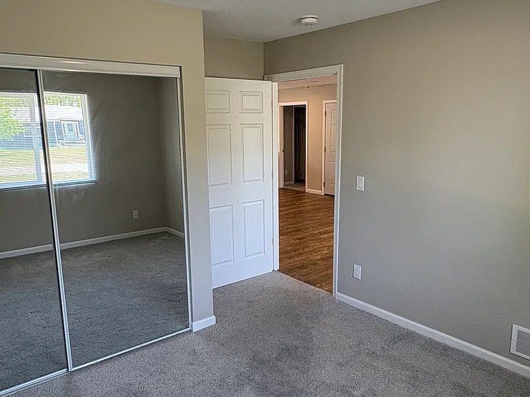 1009 N Walnut St — Photo 14