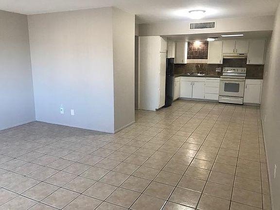 4th image of 2070 Sahara Dr #1