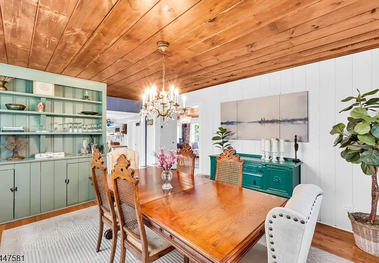 209 Hudson Ave — Photo 12