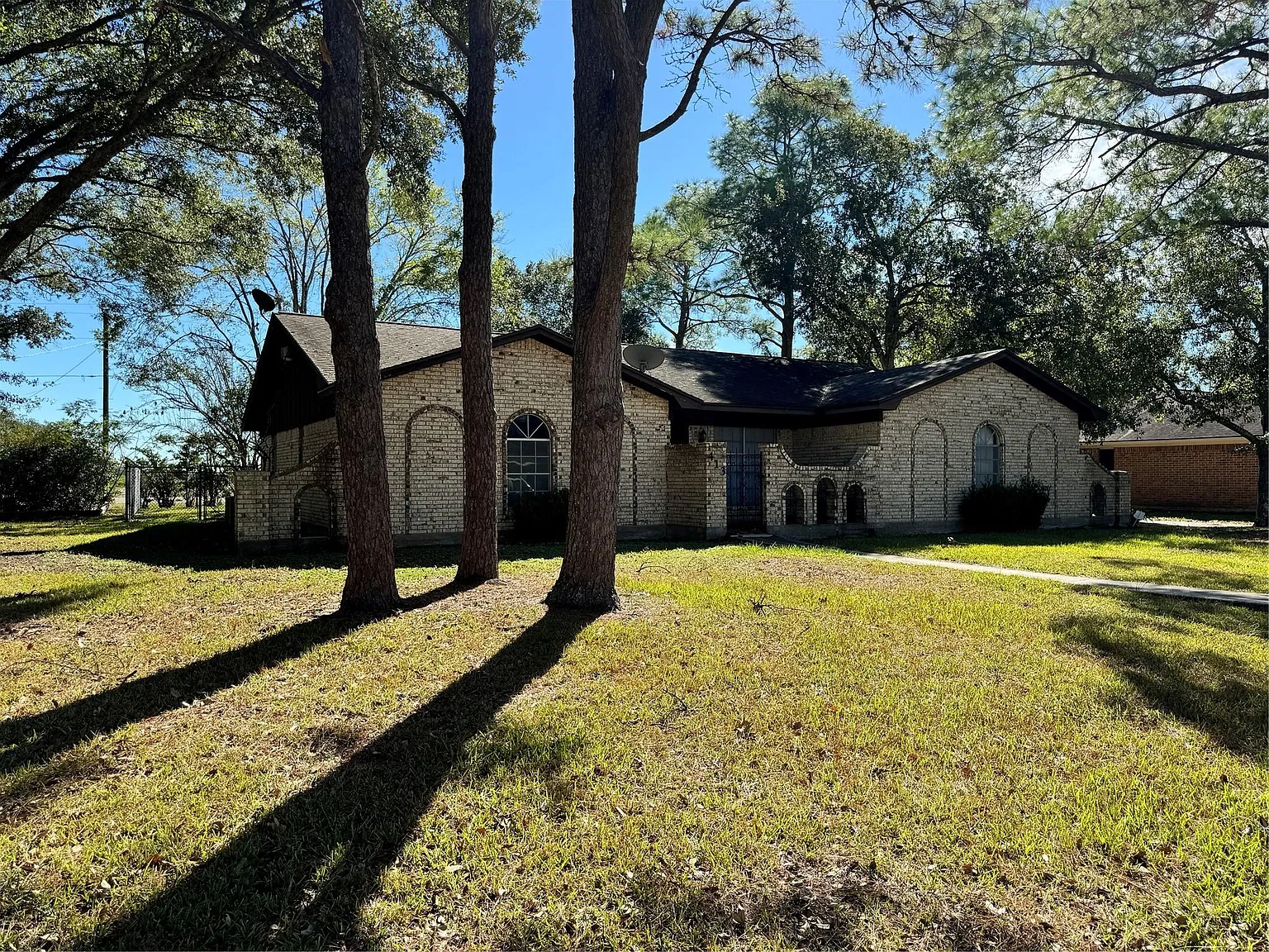 3 bed, 2.0 bath, 1777 sqft, $1,800 — Photo 1