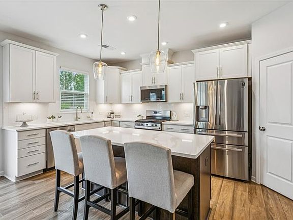 5th image of 89 Clubhouse Way