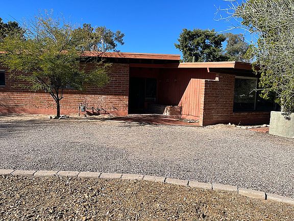 2nd image of 150 W Greenock Dr