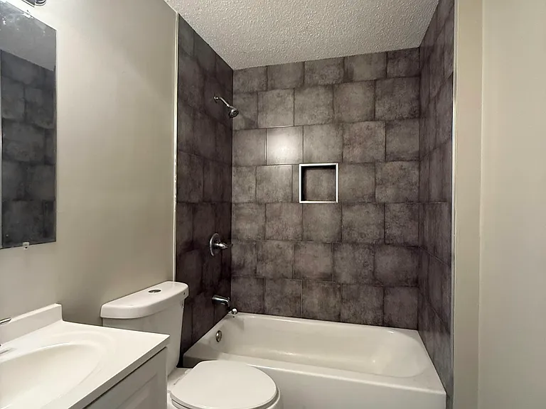 284 Gaston Ave — Photo 2