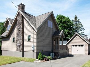 18 Niantic River Rd, Waterford, CT 06385