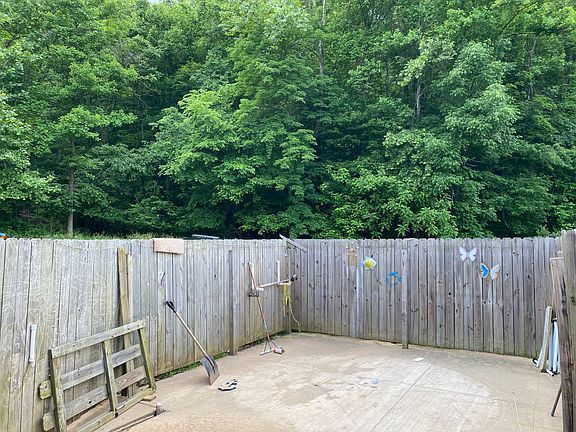 2nd image of 110 Burberry Ln