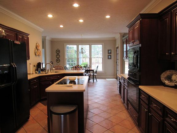5th image of 322 Twin Lakes Dr