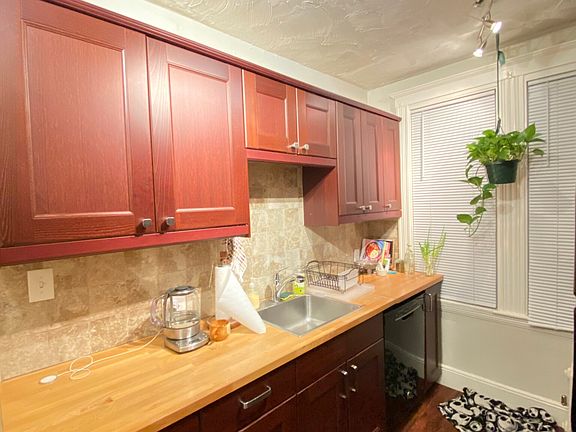 2nd image of 28 Sidlaw Rd APT 12A