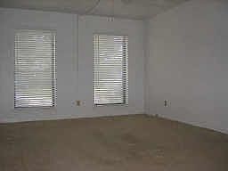 4th image of 2422 Meadow Way Dr