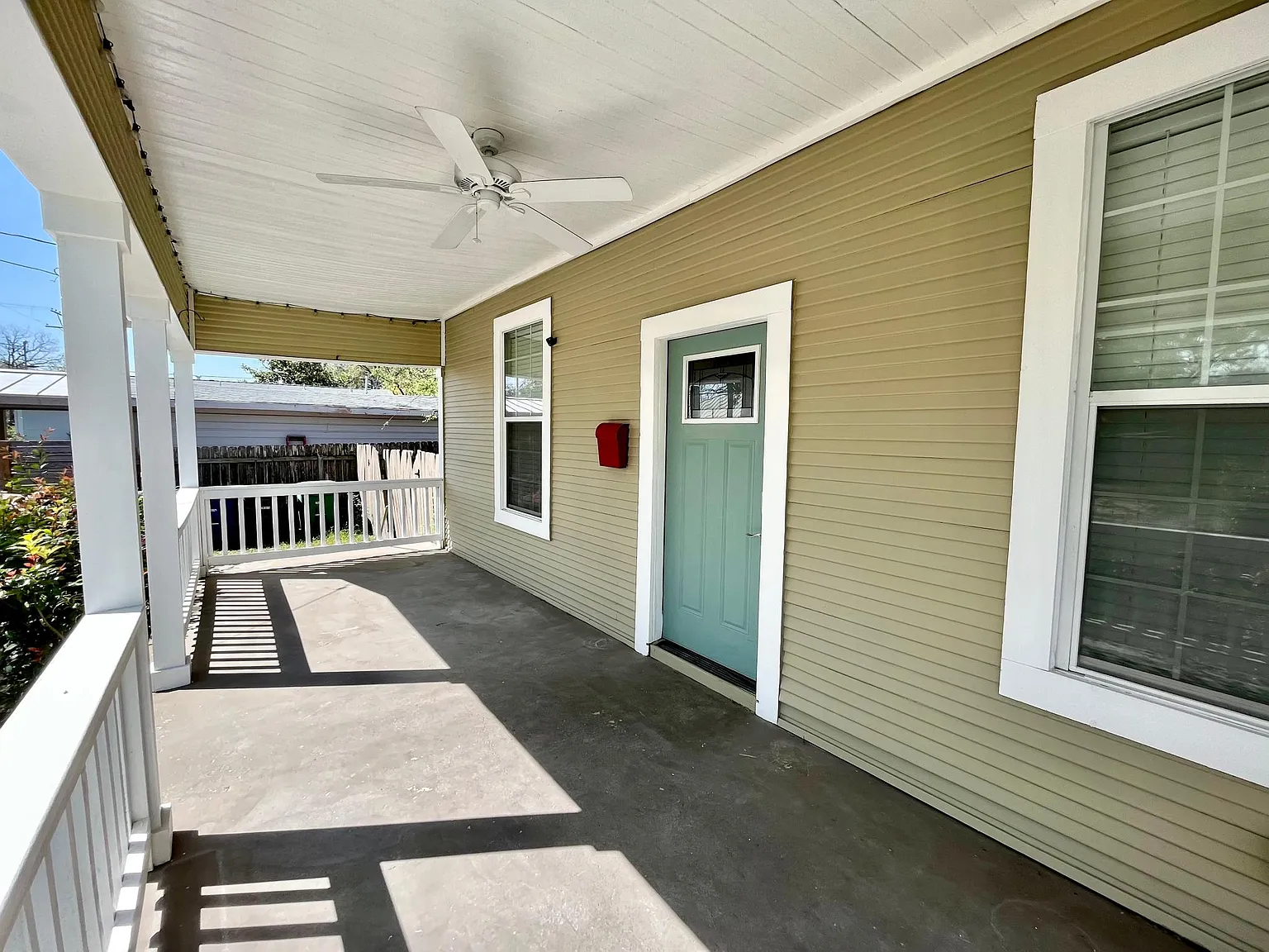 711 N Palmetto — Photo 2