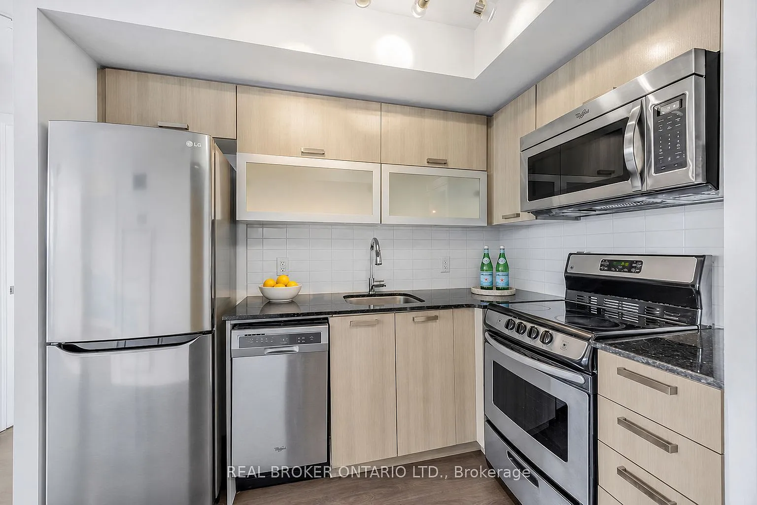 2 bed, $3,100 — Photo 3