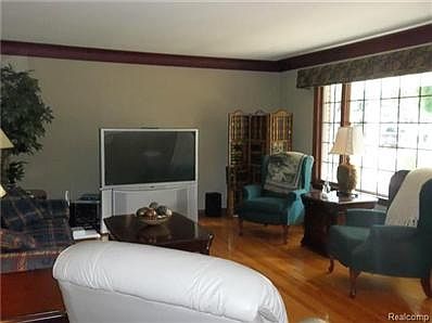 5th image of 32630 Desmond Dr