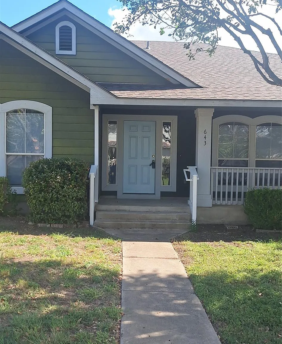 3 bed, 2.0 bath, 1655 sqft, $2,195 — Photo 1