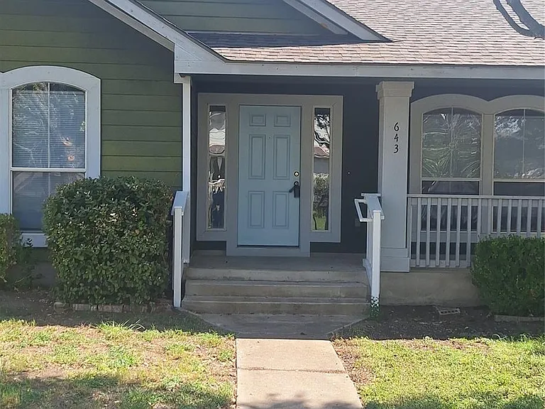 643 Hogan — Photo 1