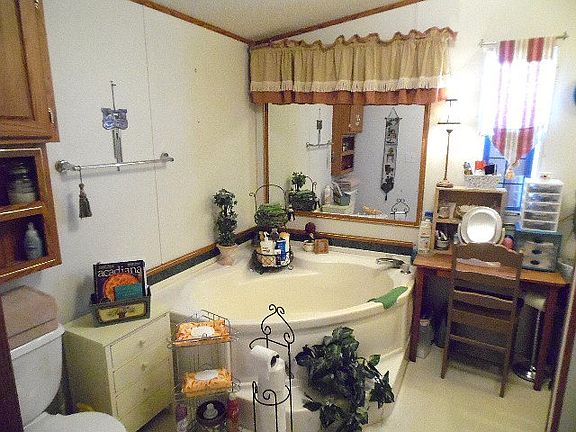 4th image of 214 John Edward Ln