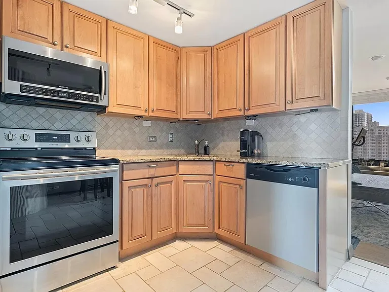 1221 N Dearborn St #1402N — Photo 6