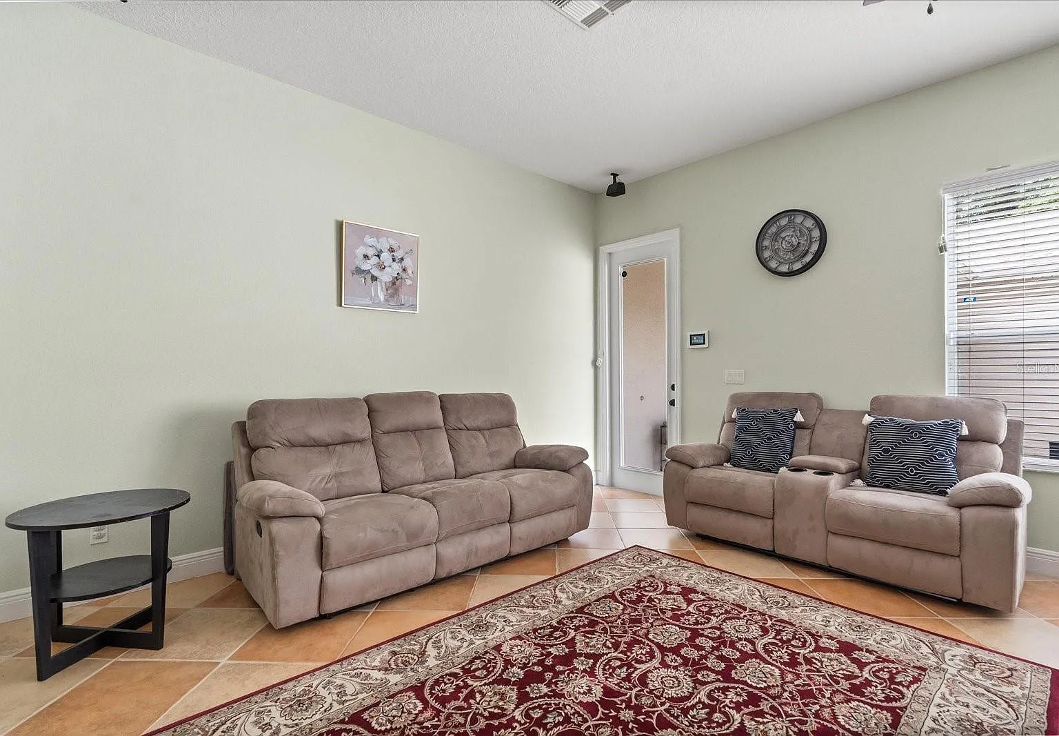 3 bed, 2.5 bath, 1705 sqft, $2,350 — Photo 4
