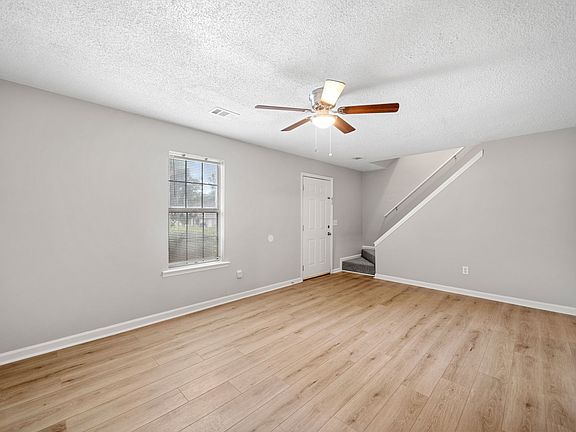 4th image of 112 Woodberry Ct #1