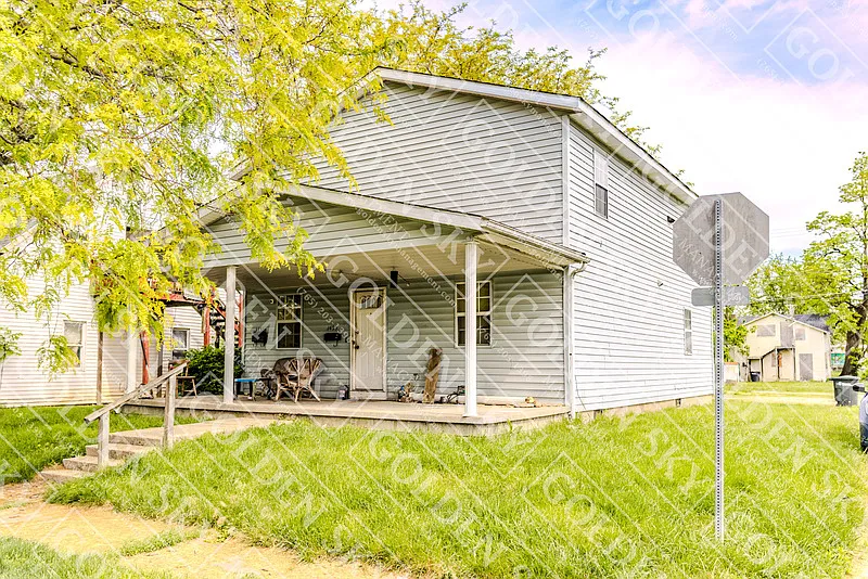 3 bed, 1.0 bath, $899 — Photo 2