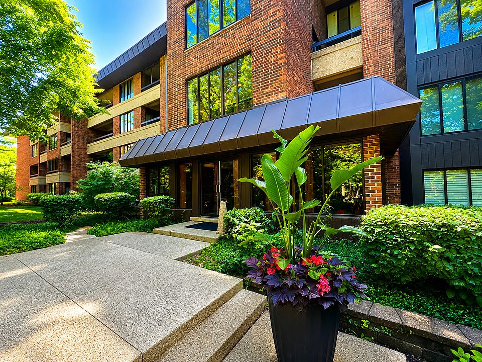 1st image of 1401 Burr Oak Rd APT 303B