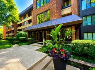 1401 Burr Oak Rd APT 303B, Hinsdale, IL 60521