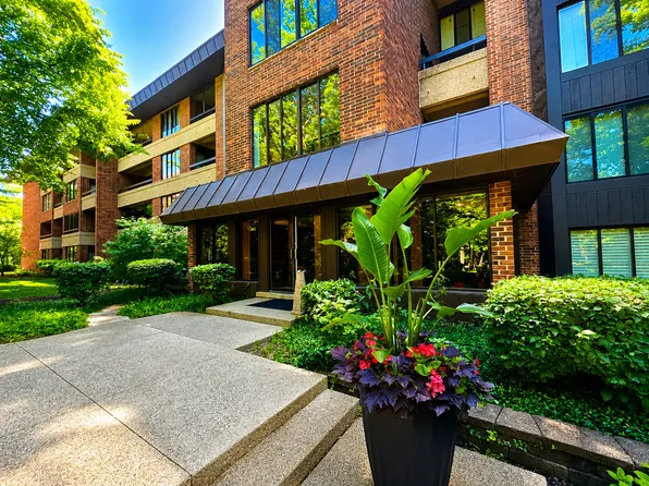 1401 Burr Oak Rd APT 303B, Hinsdale, IL 60521