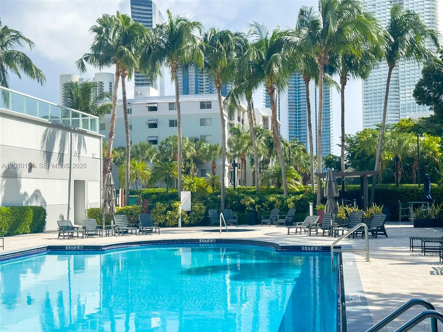 Golden Bay Club Condo — Photo 3