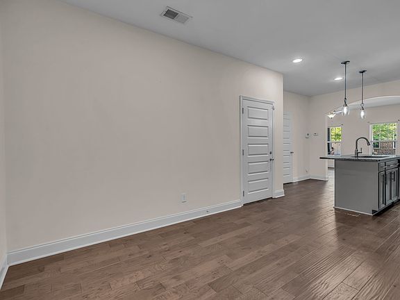 3rd image of 542 Vintage Green Ln
