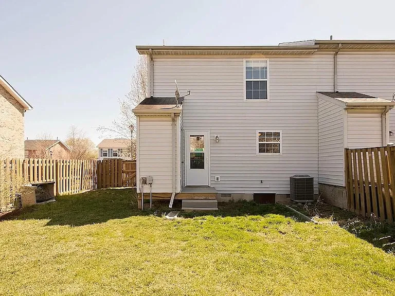 215 Stratford Dr — Photo 16