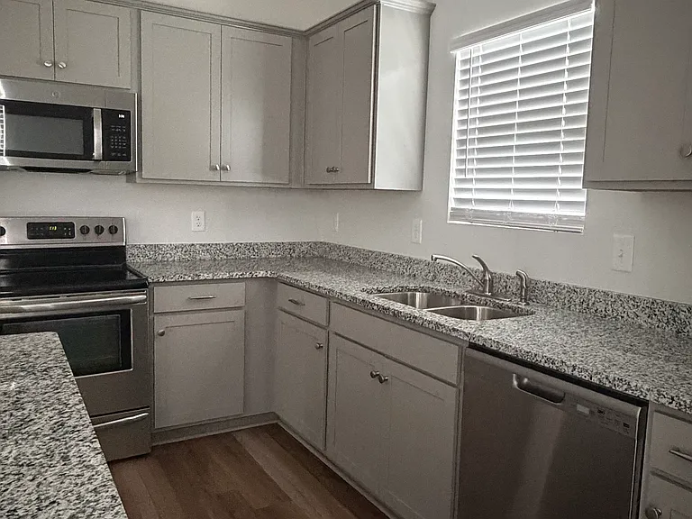 1317 Boswell Ct — Photo 5
