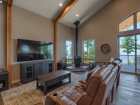 5th image of 94840 Grizzly Mountain Rd