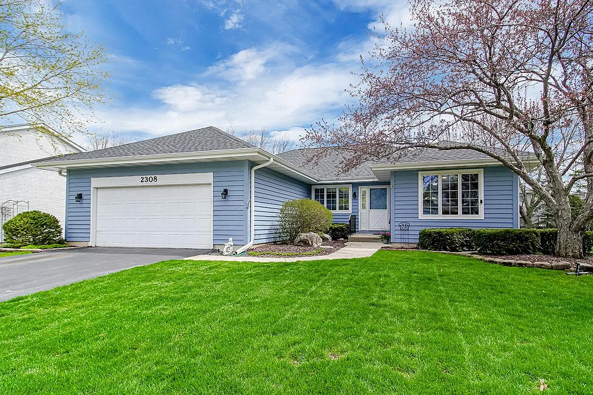 2308 Newport Dr photo 1
